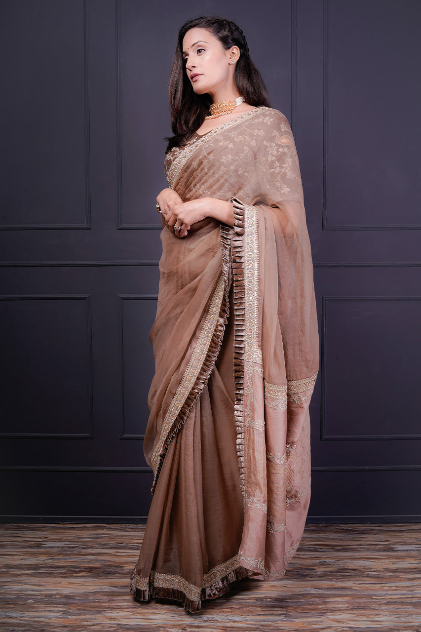 Aggregate more than 133 plain saree with velvet blouse best